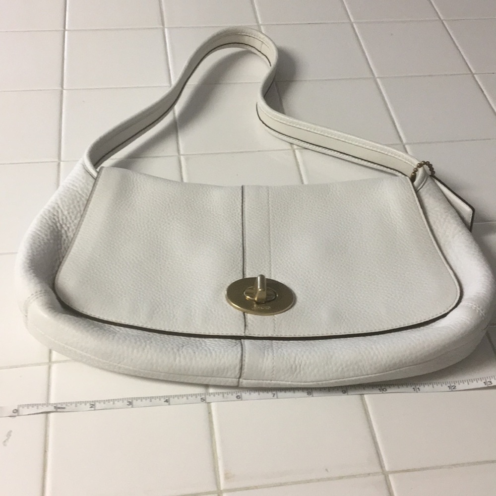 White pebble COACH PURSE. Authentic all leather